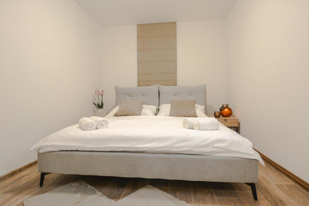 Prosecne Apartmany Victory Residence מראה חיצוני תמונה
